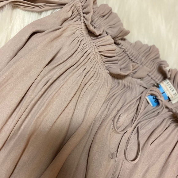 Taupe off the shoulder sheer crop top - Picture 3 of 3